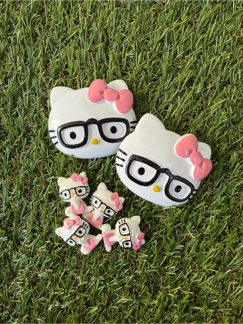Hello Kitty White, Pink & Black Resin Face Embellishments